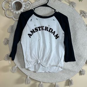 Three-quarter sleeve tshirt